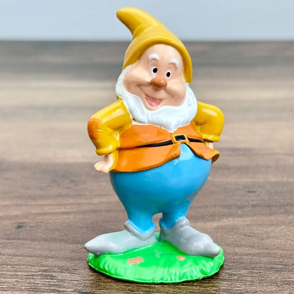 Disney Snow White & 7 Dwarves HAPPY  PVC Toy Figure hands on hips Cake Topper